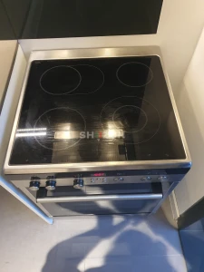 Siemens Electric Oven – Modern Design, Great Condition!