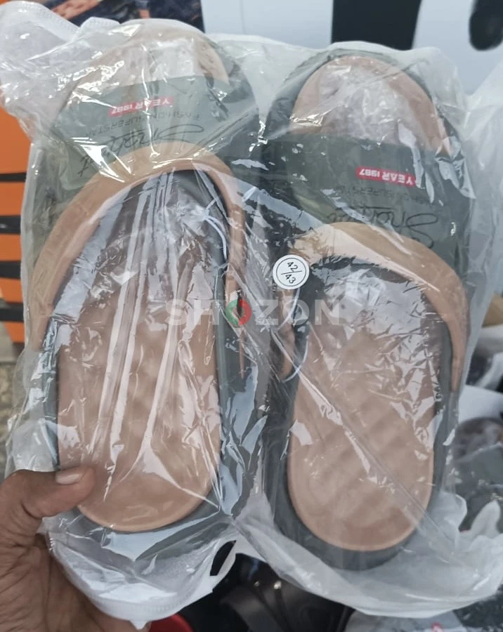 Stylish Unisex Slippers – Perfect for Comfort!