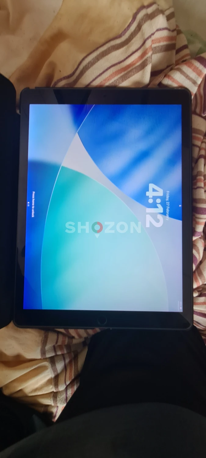 IPad Pro 12.9 2nd Gen-- With Pencil.