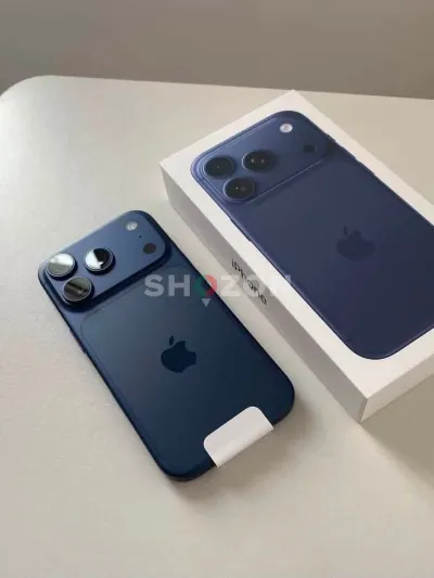 Appl iphone 17 pro  Blue