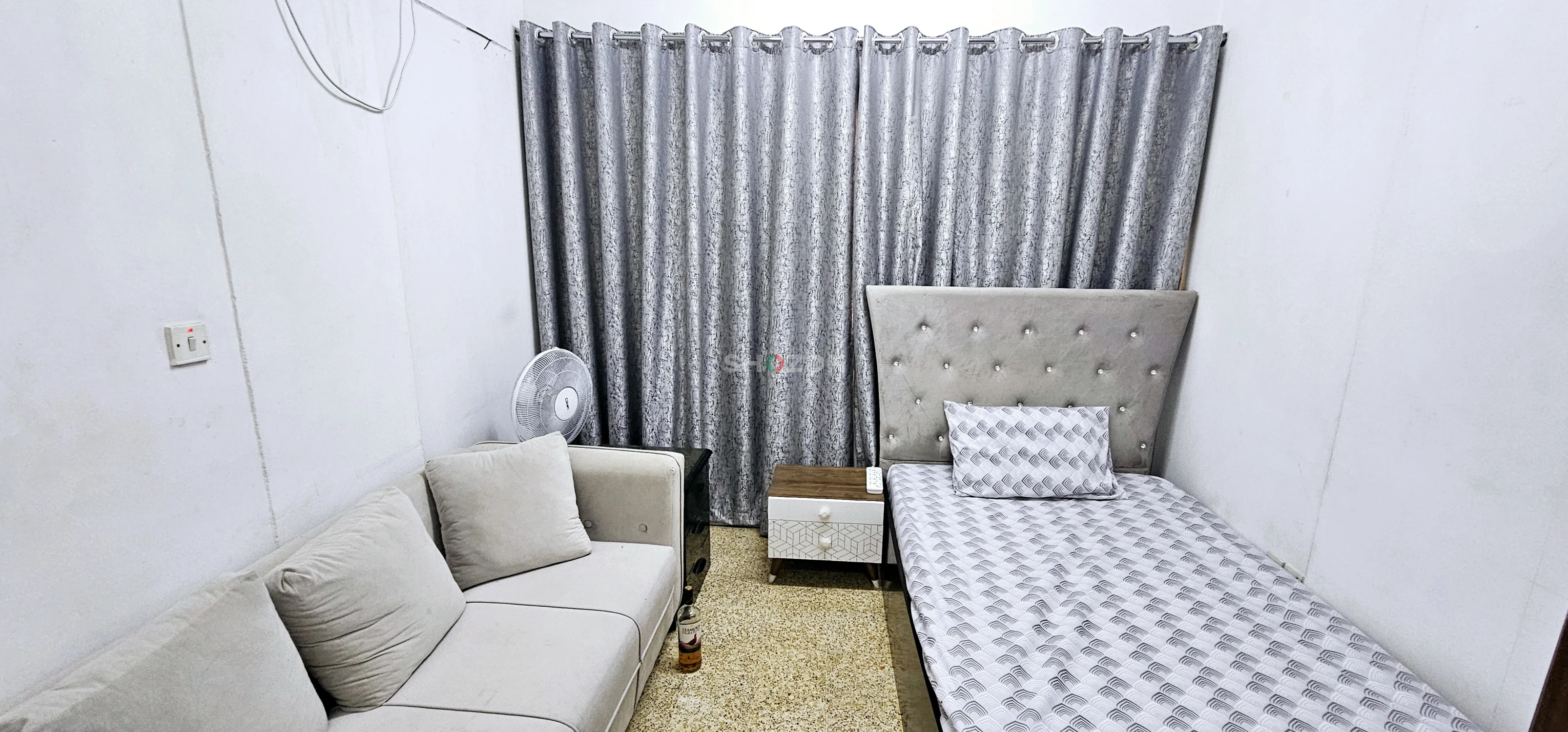 furnished room available 