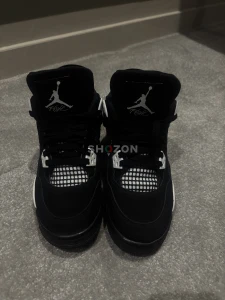 Jordan 4 White thunder 38.5 / UK 5.5