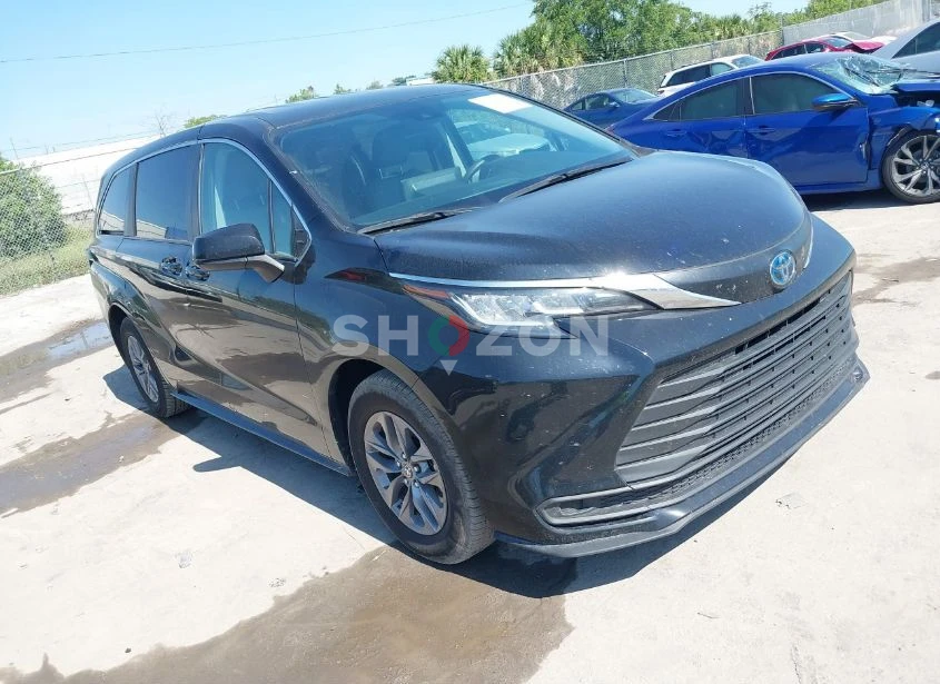 2022 TOYOTA SIENNA LE 