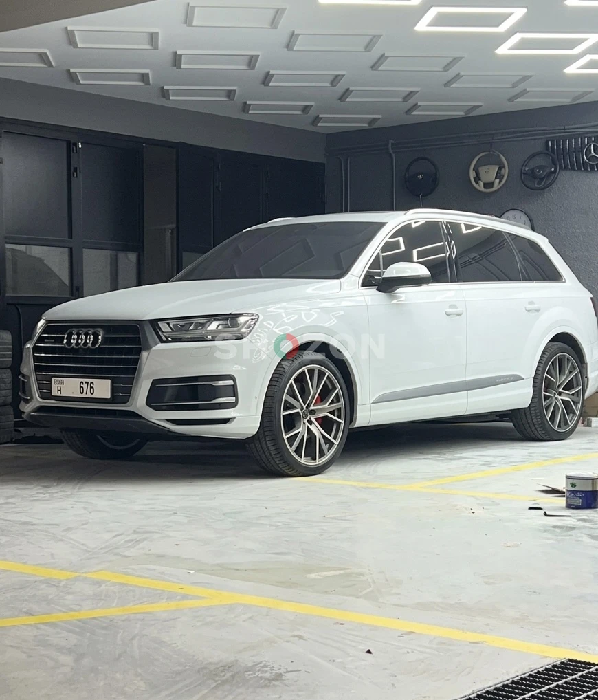 Audi Q7 Premium SUV in Excellent Condition