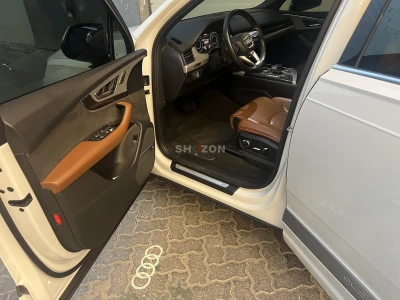 Audi Q7 Premium SUV in Excellent Condition