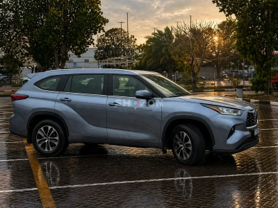 Well-Maintained Toyota Highlander SUV for Sale