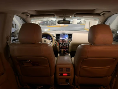 Nissan Pathfinder 2015 – Full Option (Urgent Sale) Exterior: Pearl White Interior: Beige leather seats Specifications: US Specs Transmission: Fully automatic Features: Panoramic sunroof, full options Mileage: 170,000 km Well-maintained and in good conditi
