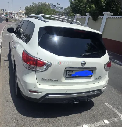 Nissan Pathfinder full option 2015