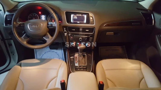lady owner Audi Q5 2013