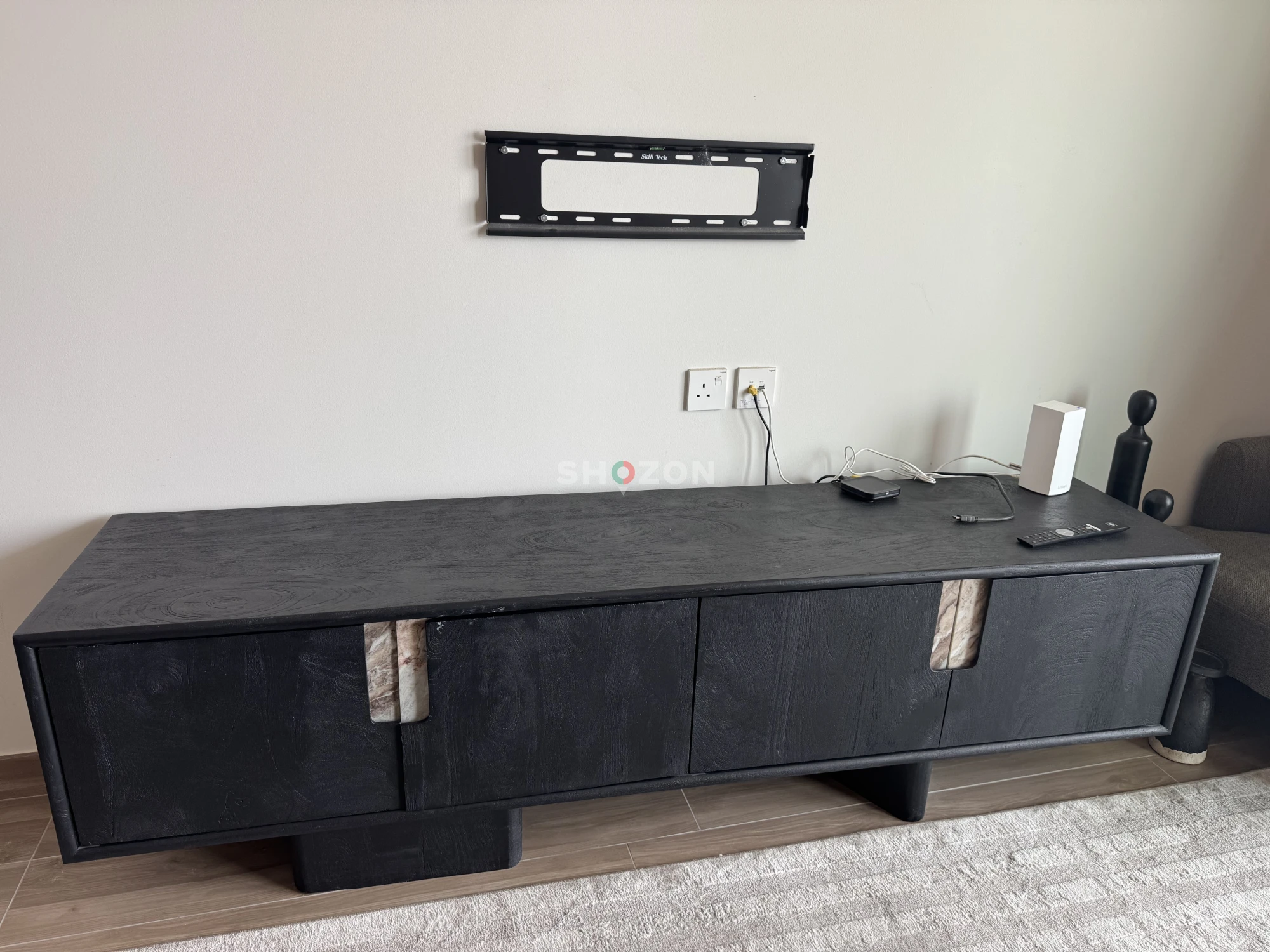 Stylish Black TV Stand – Modern Design!