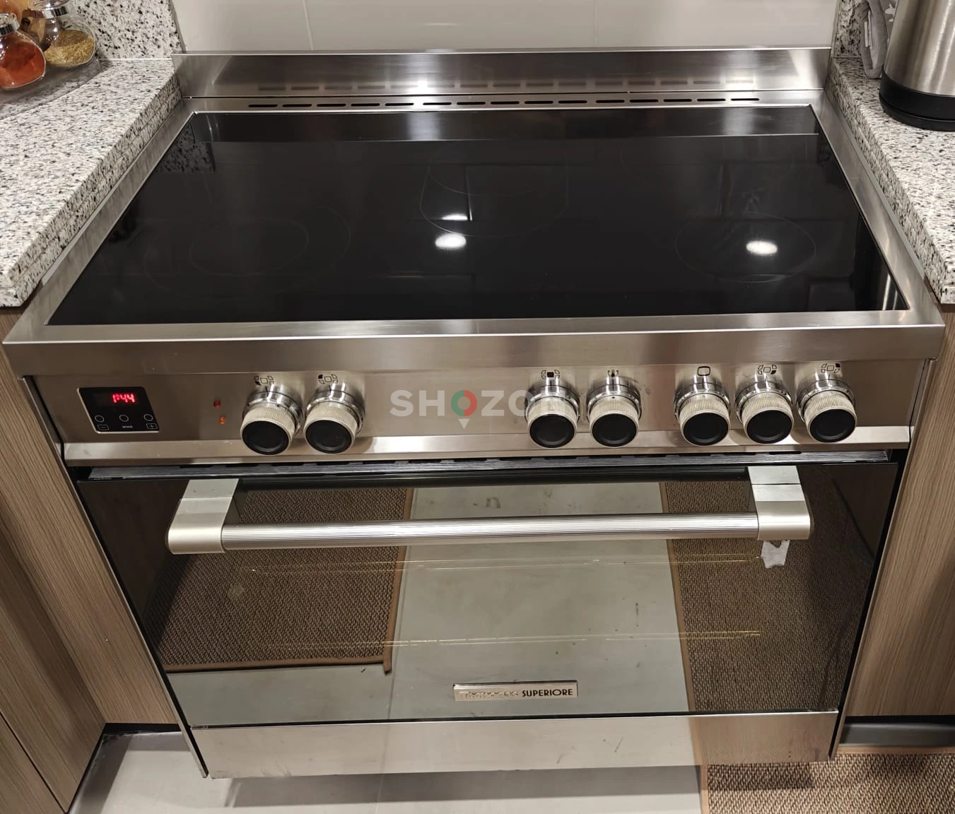 High-End Stainless Steel Range – Perfect for Your Kitchen!