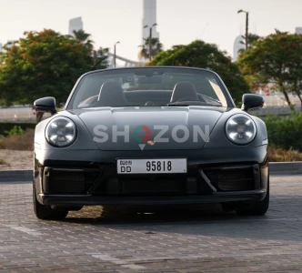 Porsche Carrera 911 GTS convertible - like new 