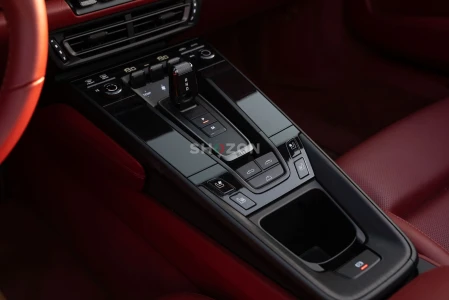 Porsche Carrera 911 GTS convertible - like new 