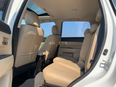 URGENT SALE MITSUBISHI OUTLANDER 2015 v6 FULL OPTION 286000KM 27000AED