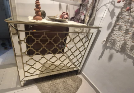 Elegant Mirrored Cabinet bar