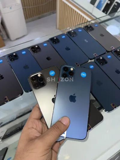 Apple iPhone 12 - Excellent Condition