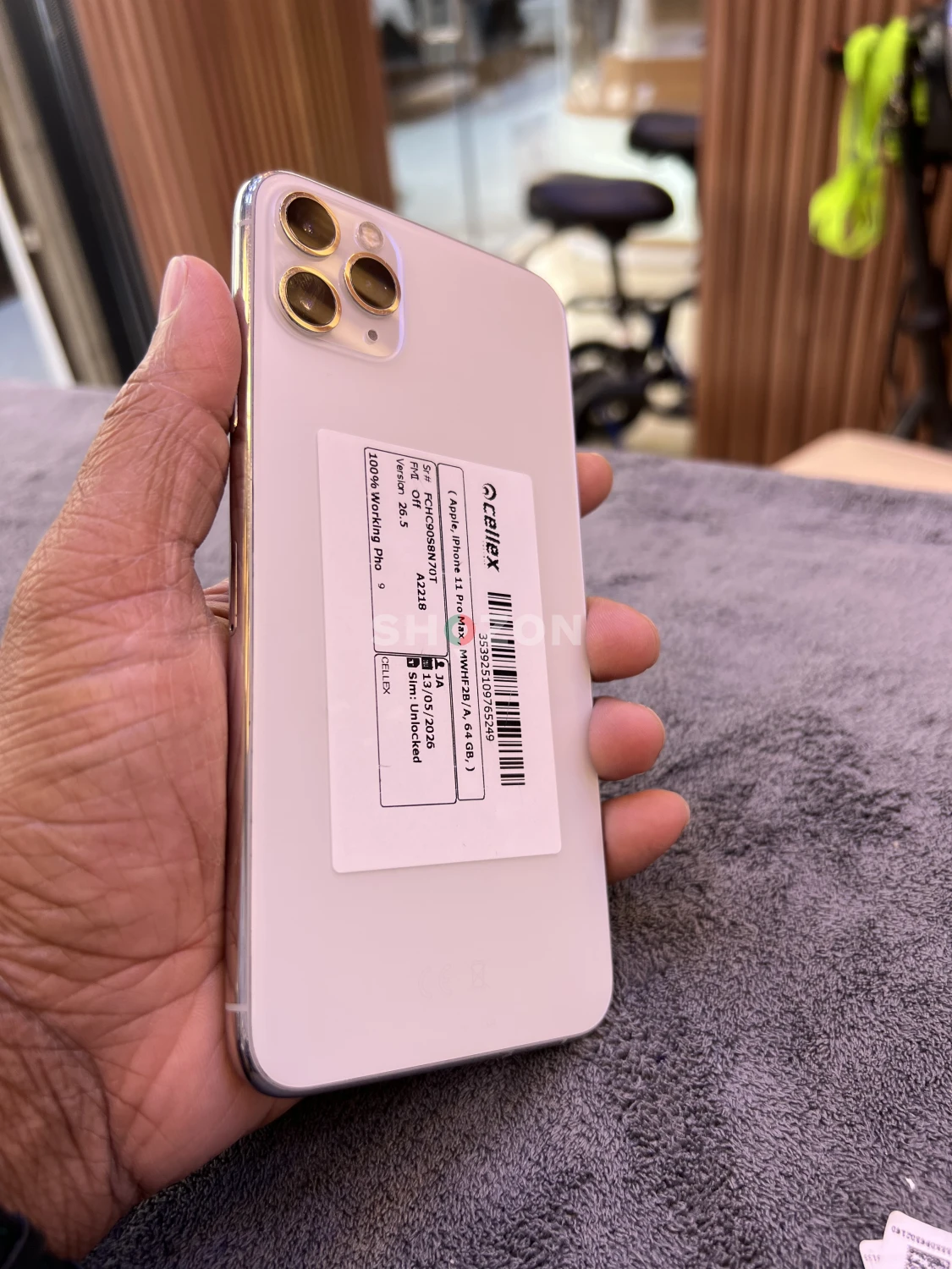 Iphone 11 pro max only @ 759 aed