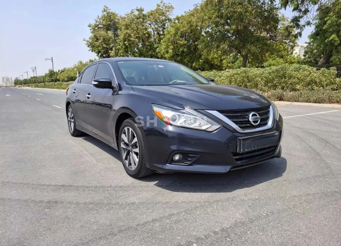 Nissan Altima - Sleek and Reliable Sedan