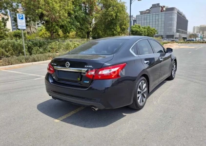 Nissan Altima - Sleek and Reliable Sedan