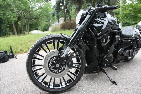 2016 Harley Night Rod Dark Venom Custom 300mm Air Ride - Located in Canada