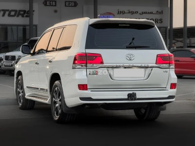 LAND CRUISER GXR WHITE GCC 2021