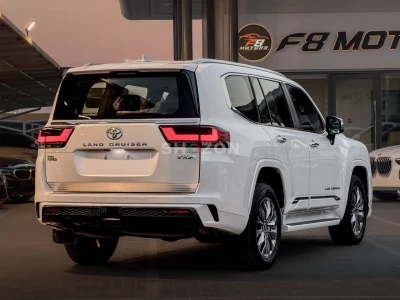 TOYOTA LAND CRUISER VXR 3.5 TT WHITE/RED GCC