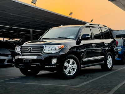 TOYOTA LAND CRUISER GCR V8 GCC SPEC