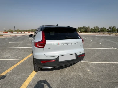 Volvo XC40 T5 R-Design - Stylish and Modern SUV