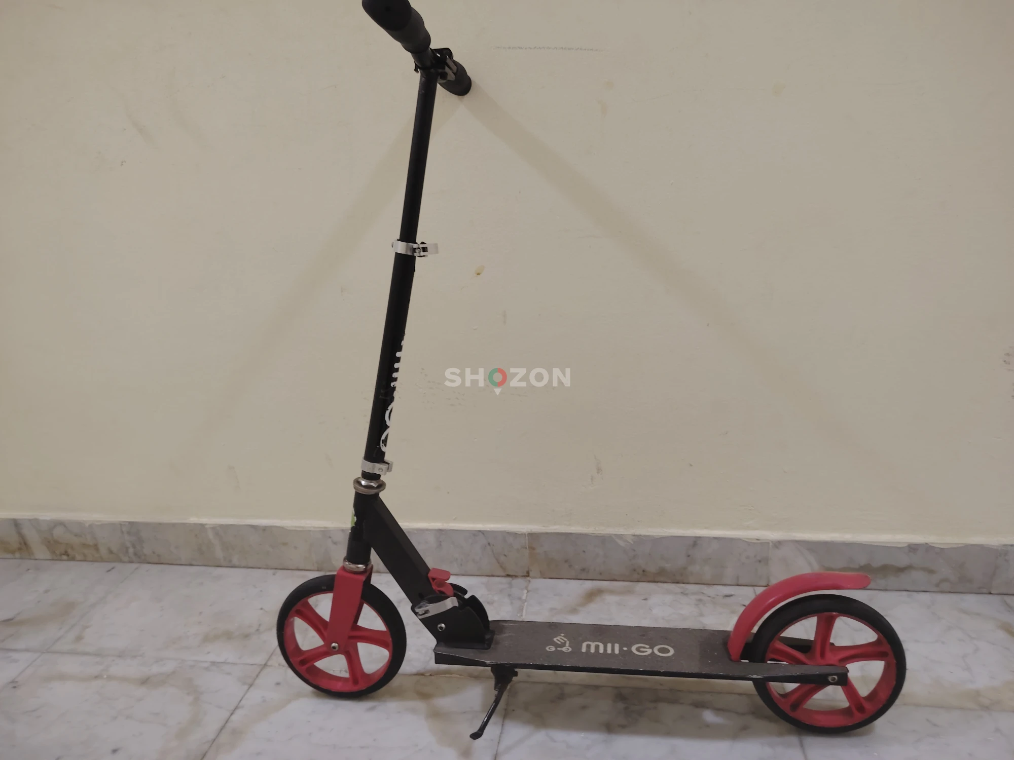 Mii-Go Kick Scooter with Red Wheels