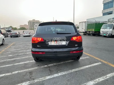 Audi Q7 - Sleek Black SUV with Automatic Transmission