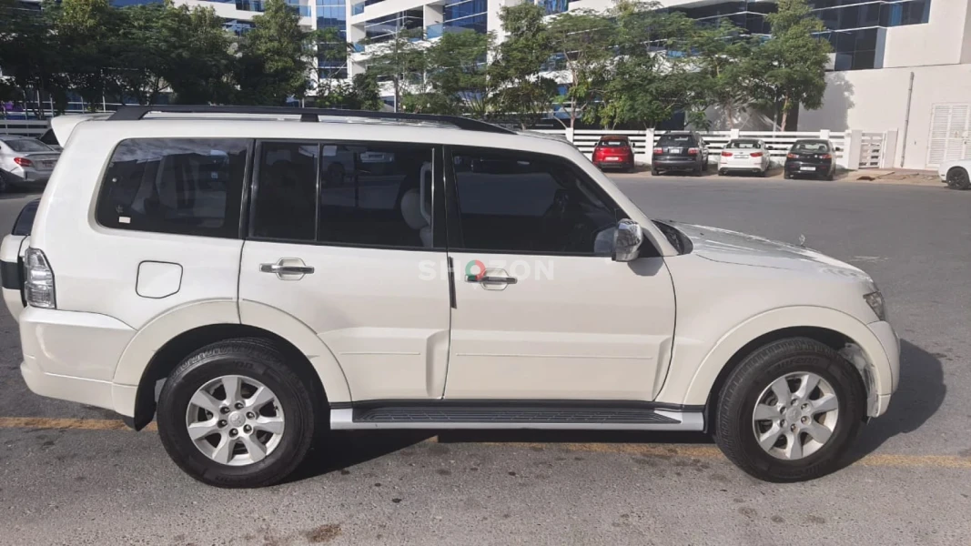 2015 White Pajero GLS 115000 km - 47500 AED