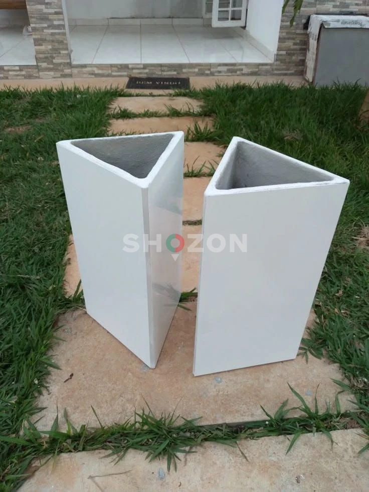Stylish White Planters – Perfect for Your Garden!
